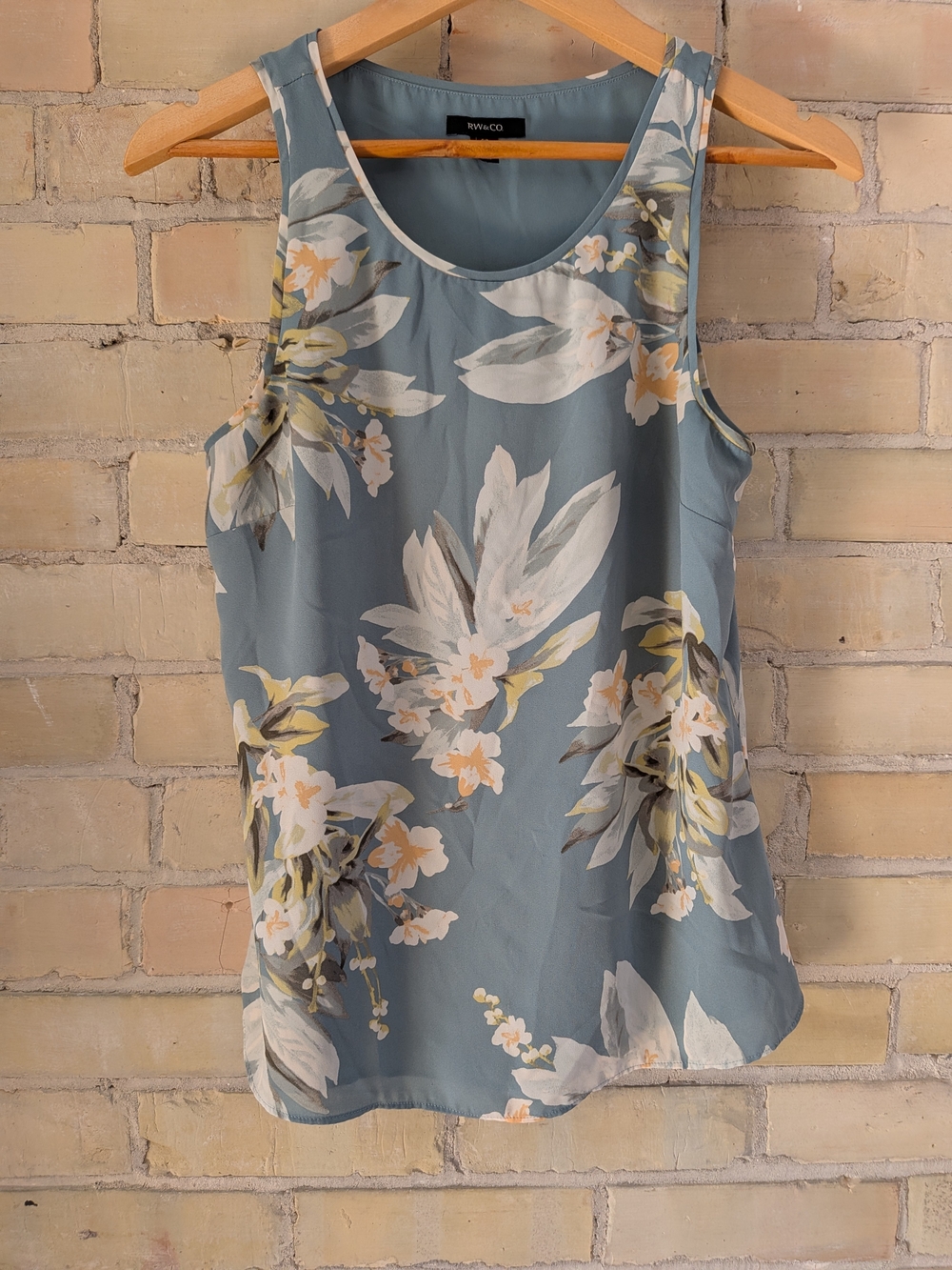RW&CO. Blue Floral Sleeveless Tank Top